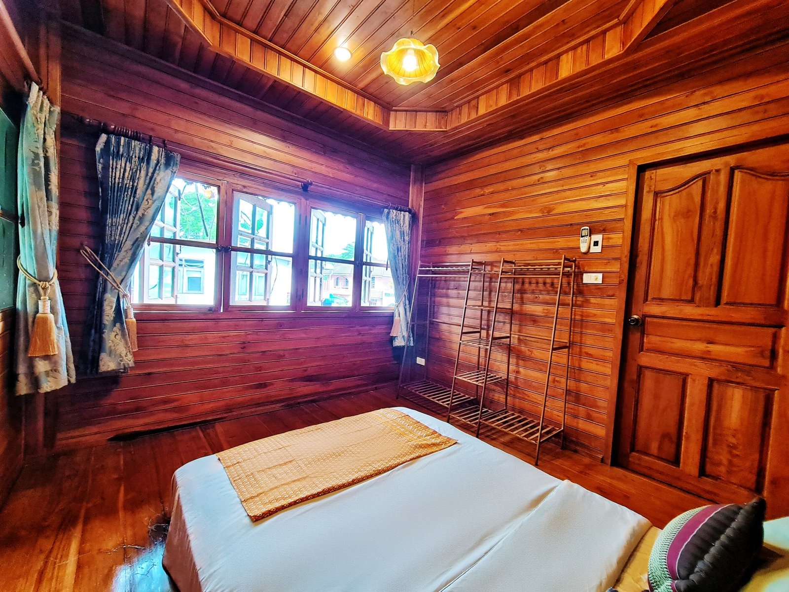 Wooden House Bedroom 3 (3)