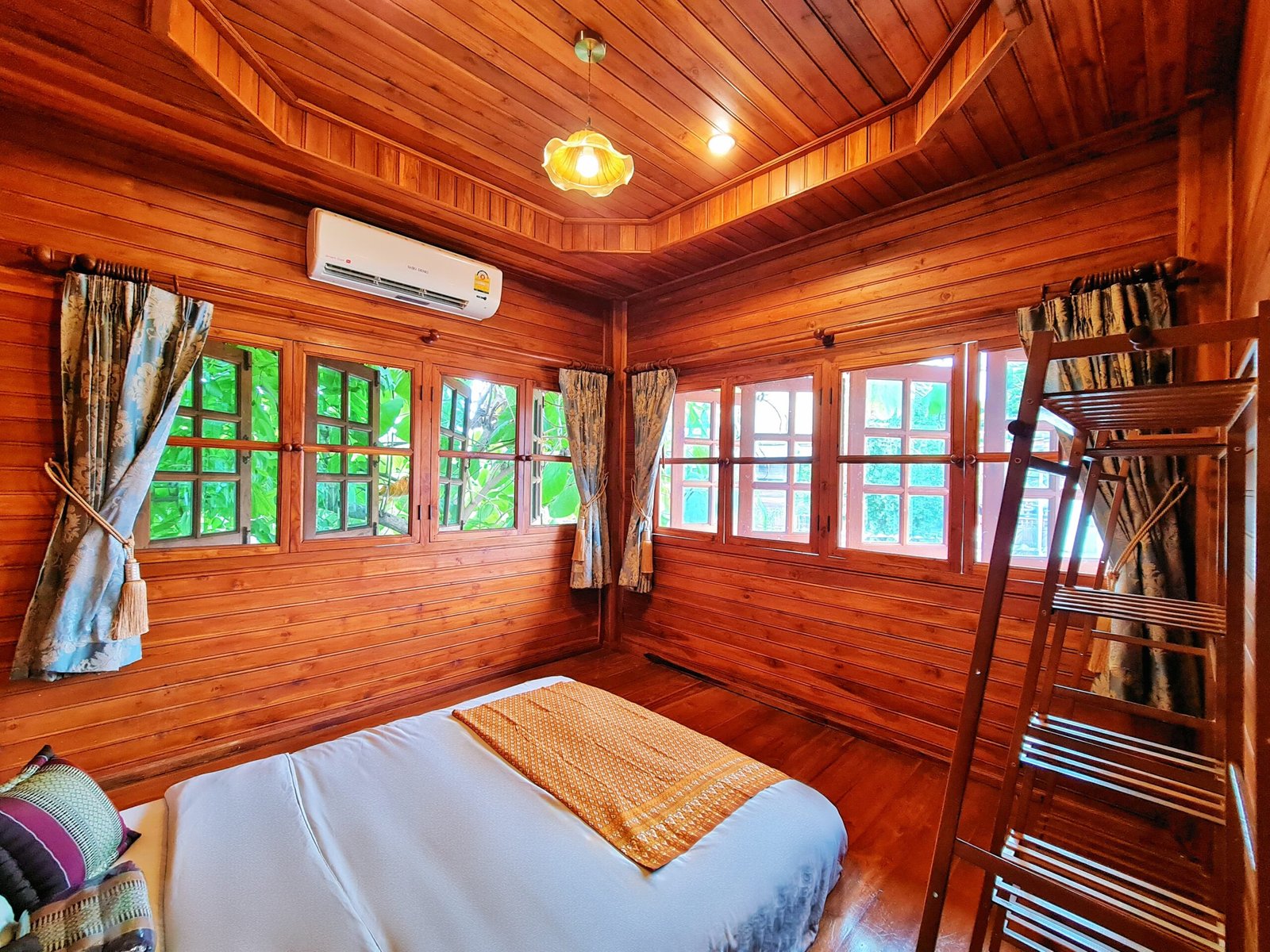 Wooden House Bedroom 3 (5)